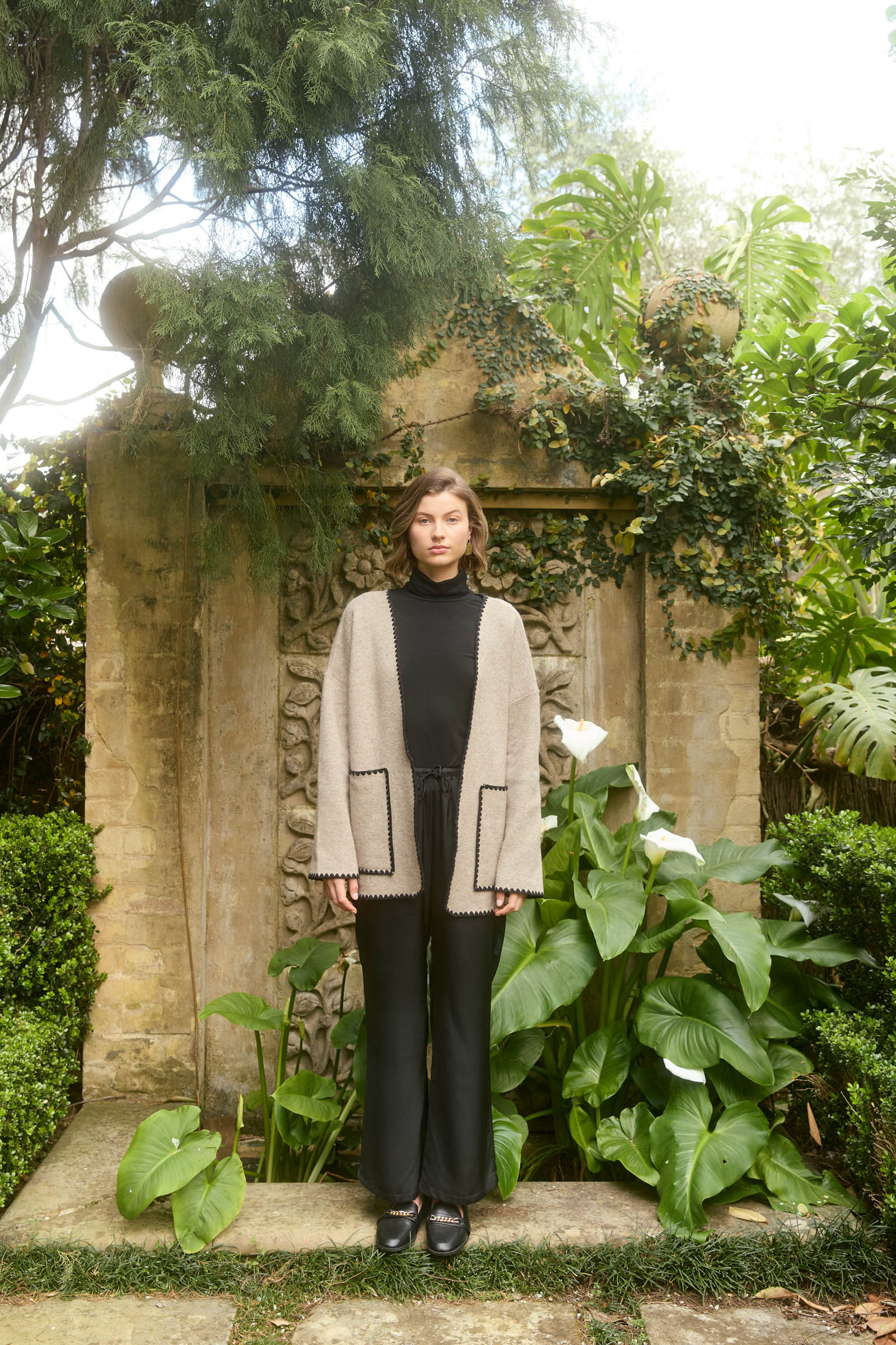 Maia Pant - Onyx