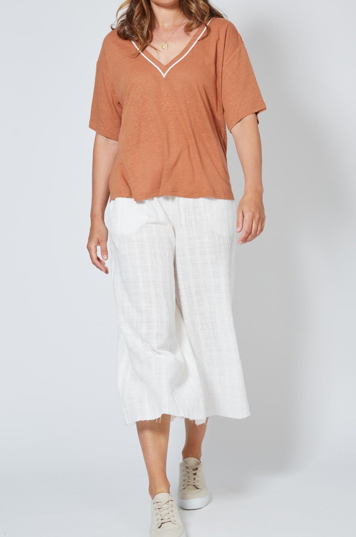 Sunda V Neck Tee - Cinnamon - Isle of Mine Clothing - Top Tshirt S/S Linen