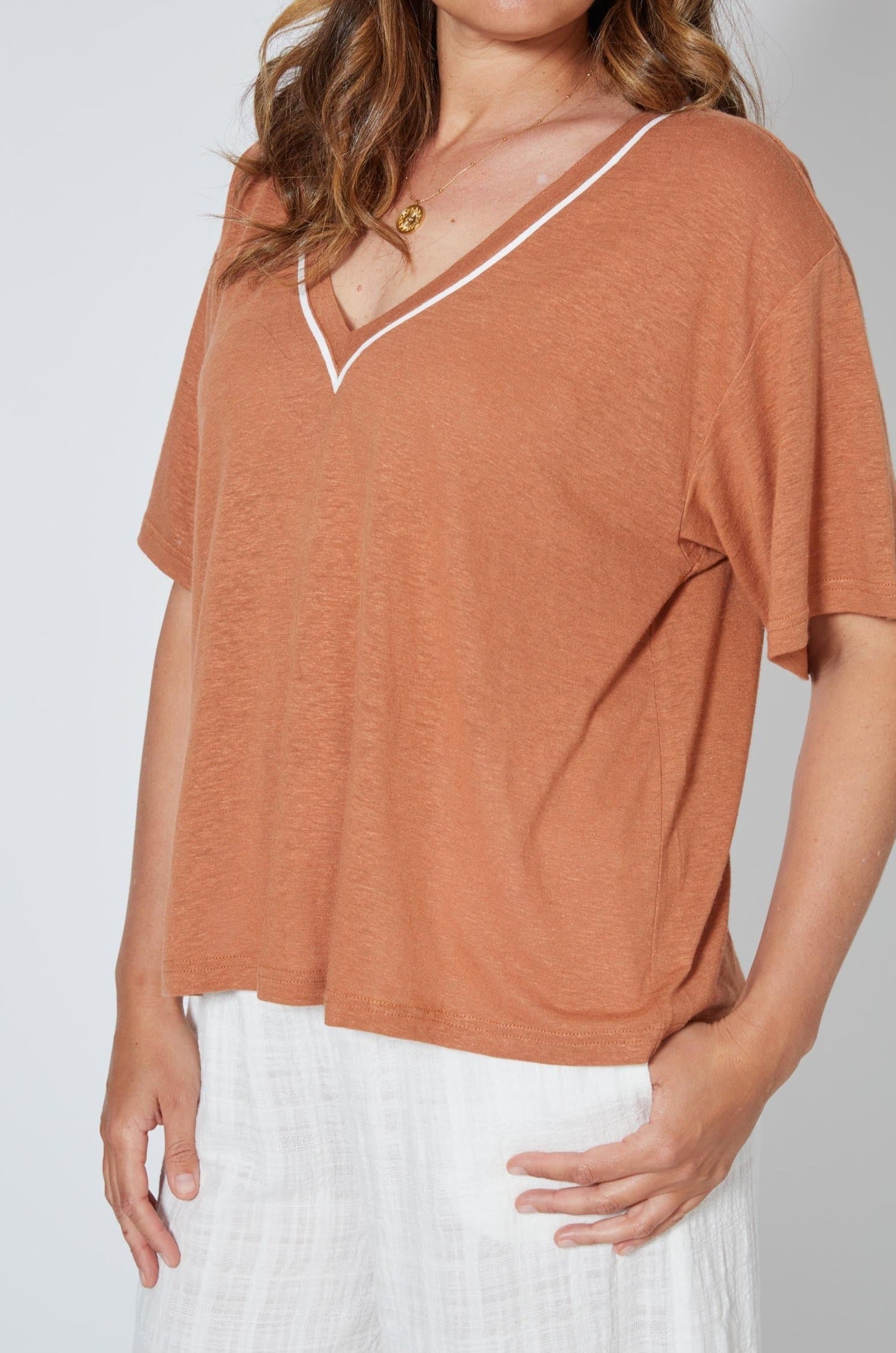 Sunda V Neck Tee - Cinnamon - Isle of Mine Clothing - Top Tshirt S/S Linen