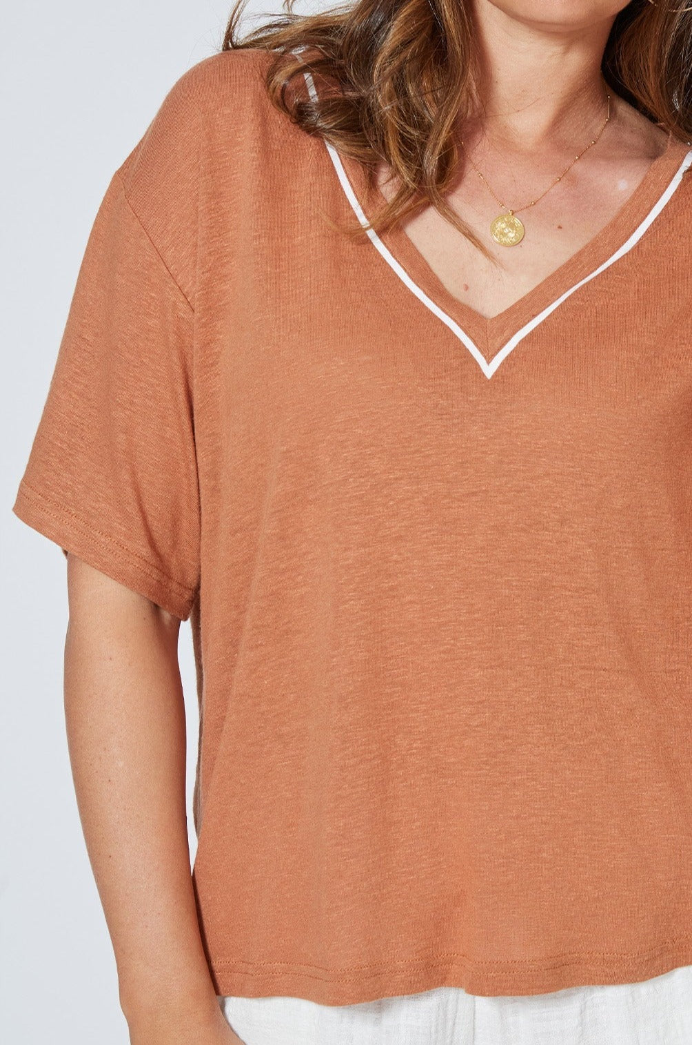 Sunda V Neck Tee - Cinnamon - Isle of Mine Clothing - Top Tshirt S/S Linen